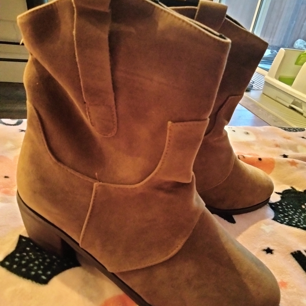 Women's Tan Ankle Boots